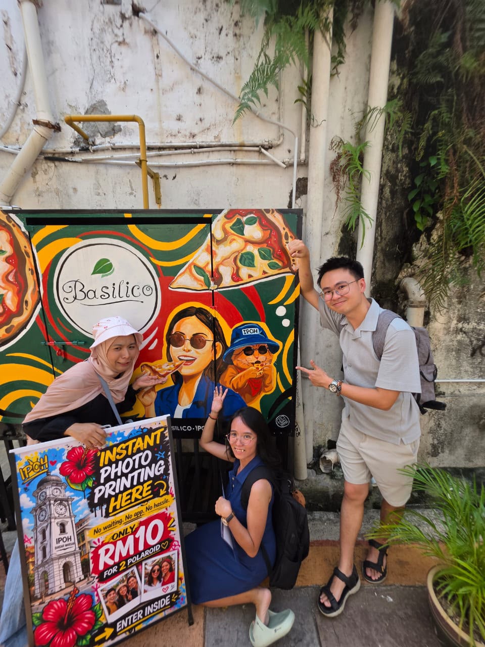 Ruby, Hooi Peng, Steven hunting for treasure at Concubine Street, Ipoh